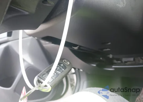 2014 Mazda Mazda3 I Sport из США, поврежденный, VIN JM1BM1U76E1146415